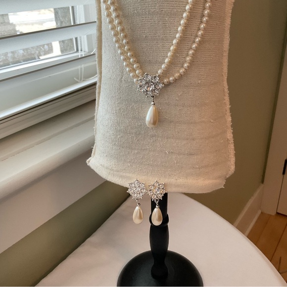 FAUX PEARL RHINESTONE NECKLACE AND MATCHING EARRINGS, CLASSIC - Picture 1 of 9